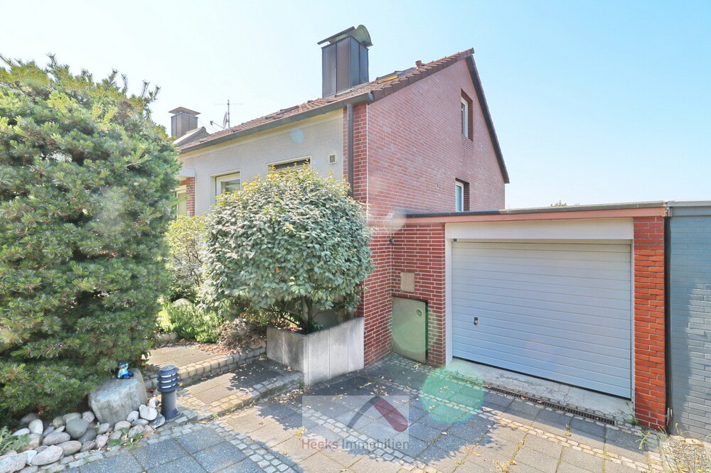 Garage und Zuweg