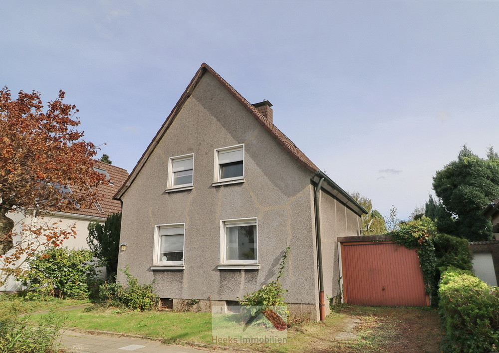 frei stehendes EFH + Garage, ruhig u. zentrumsnah gelegen, großer Investitionsbedarf